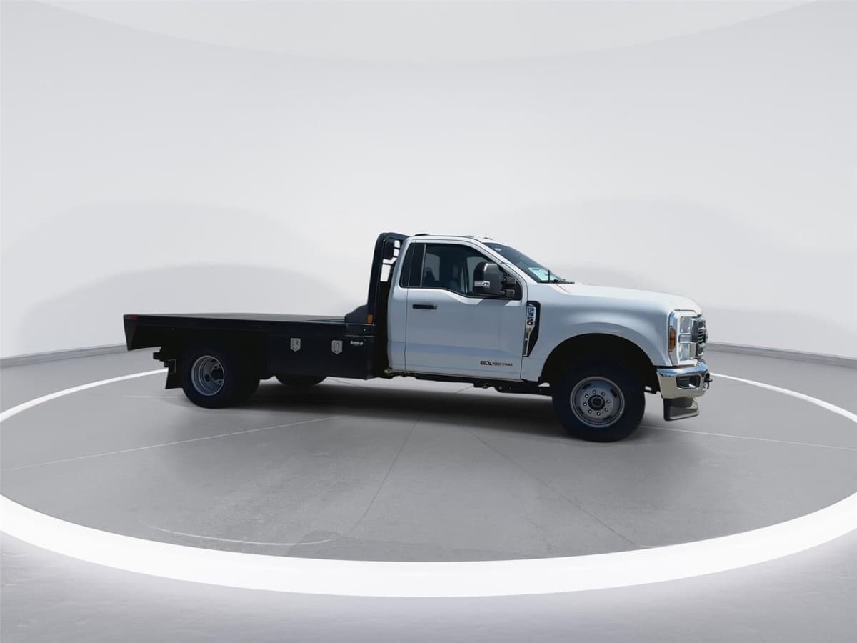 2026 Ford Super Duty F-350 - Image 3