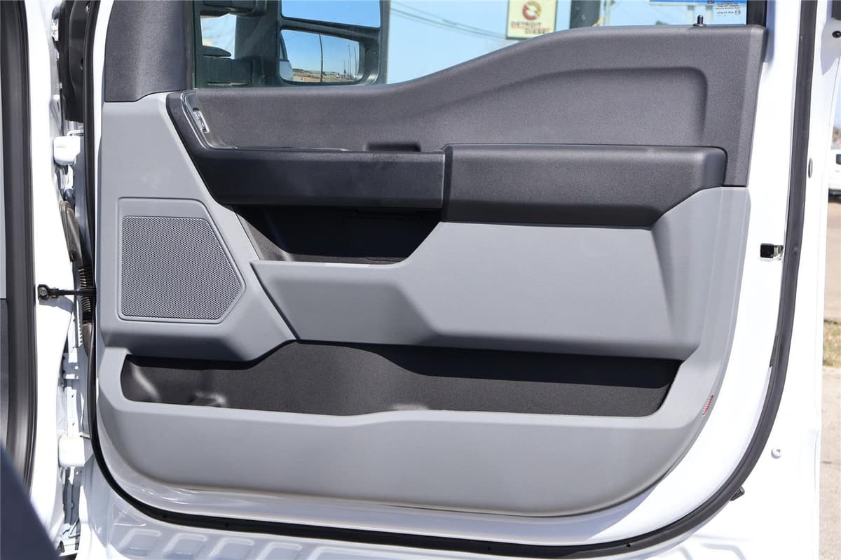 2026 Ford Super Duty F-350 - Image 31