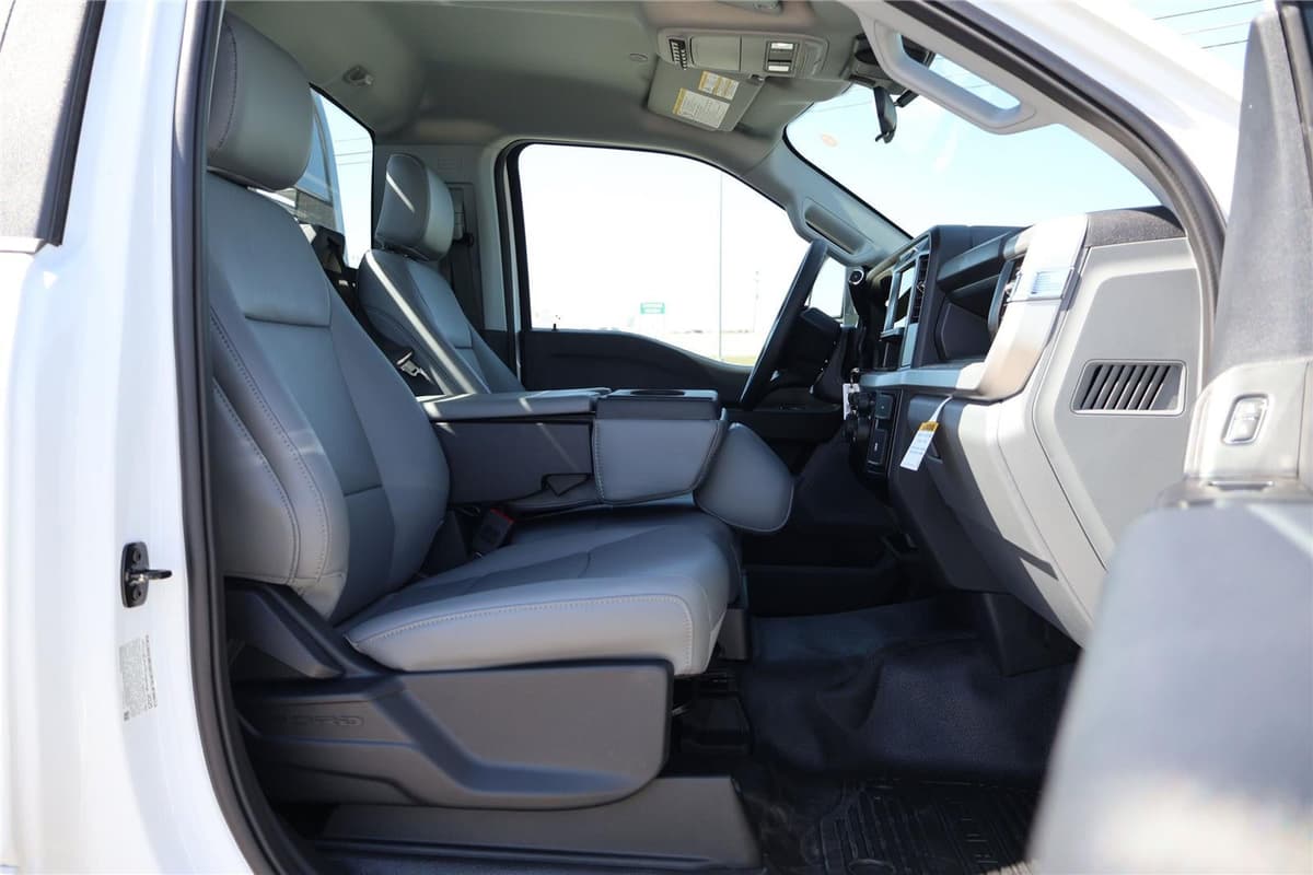 2026 Ford Super Duty F-350 - Image 32