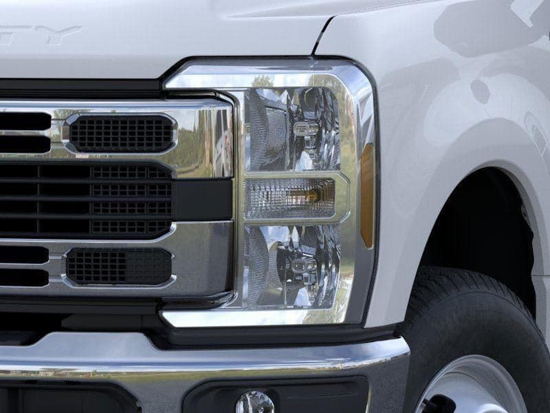 2026 Ford Super Duty F-350 - Image 18