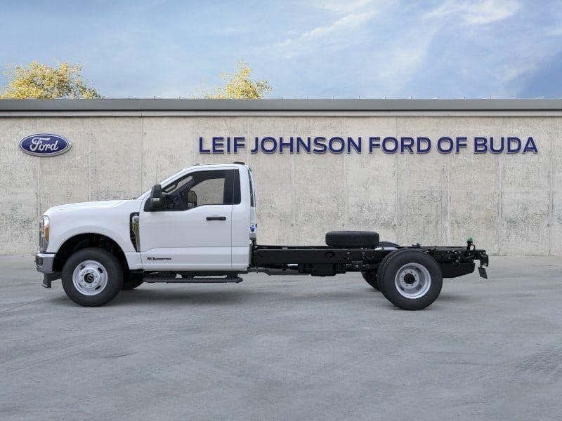 2026 Ford Super Duty F-350 - Image 3