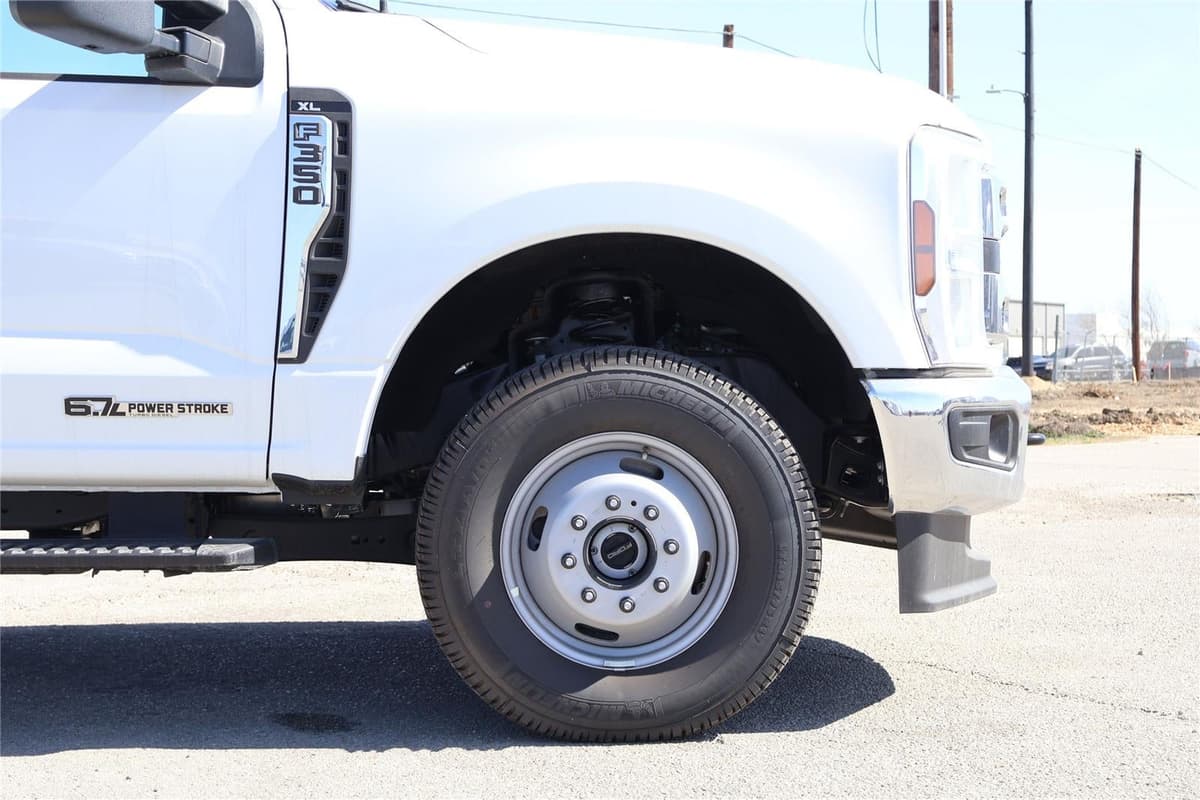 2025 Ford Super Duty F-350 - Image 14