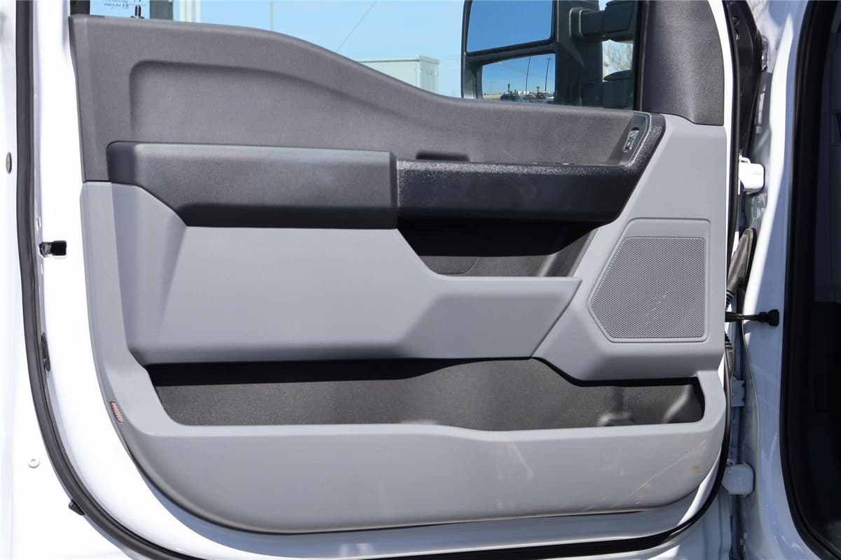 2025 Ford Super Duty F-350 - Image 16