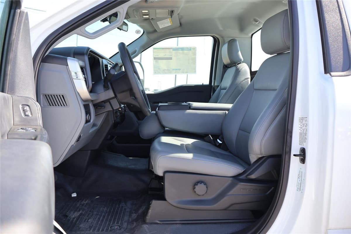 2025 Ford Super Duty F-350 - Image 17