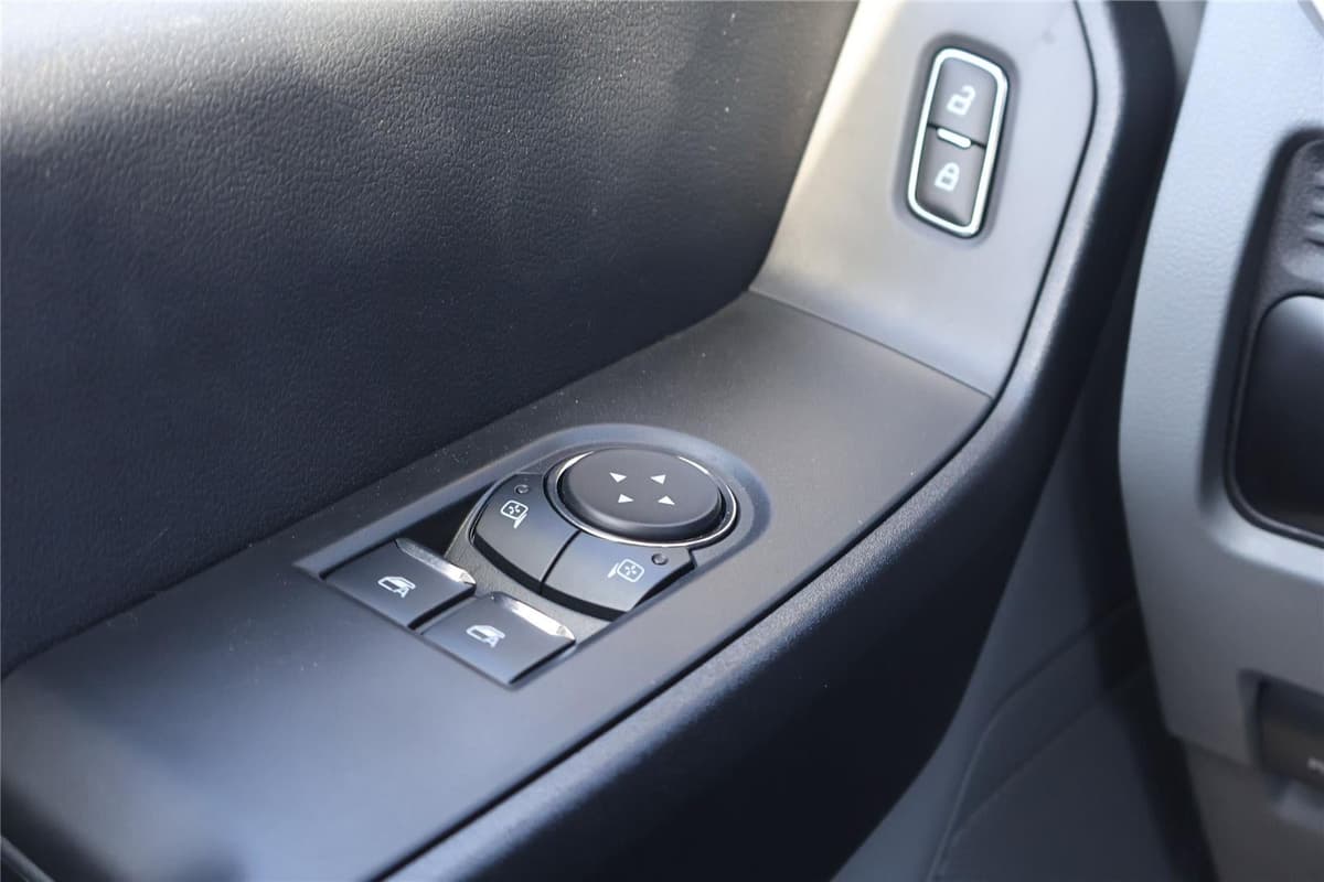 2025 Ford Super Duty F-350 - Image 22