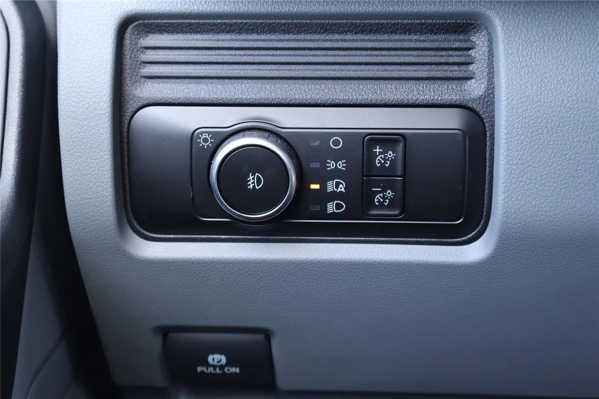 2025 Ford Super Duty F-350 - Image 23