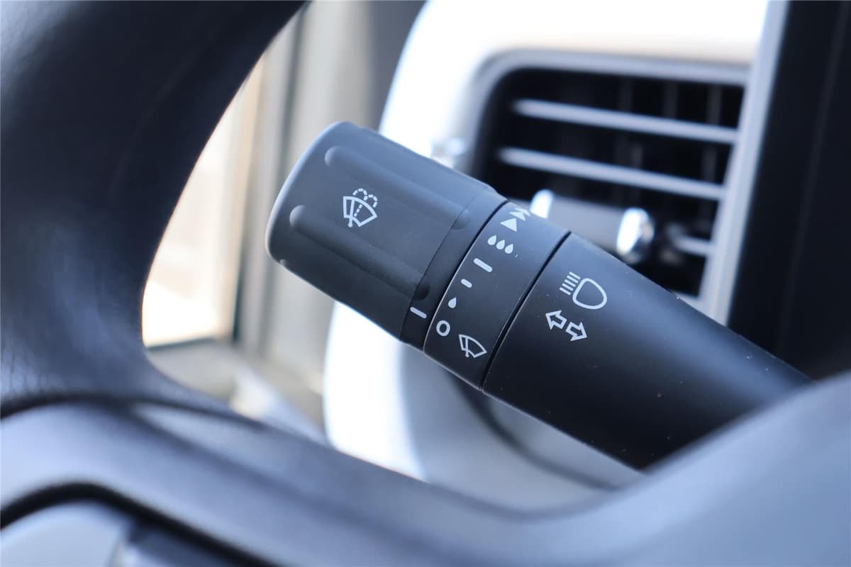 2025 Ford Super Duty F-350 - Image 24