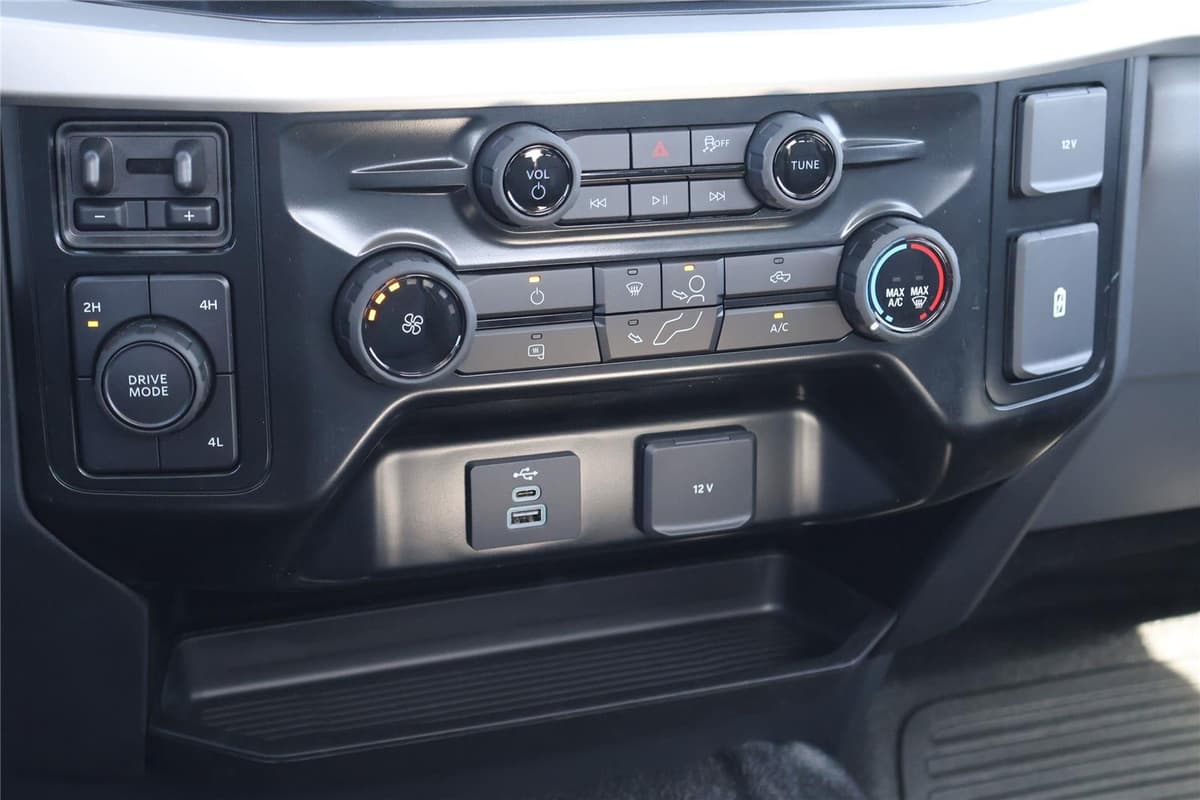 2025 Ford Super Duty F-350 - Image 30