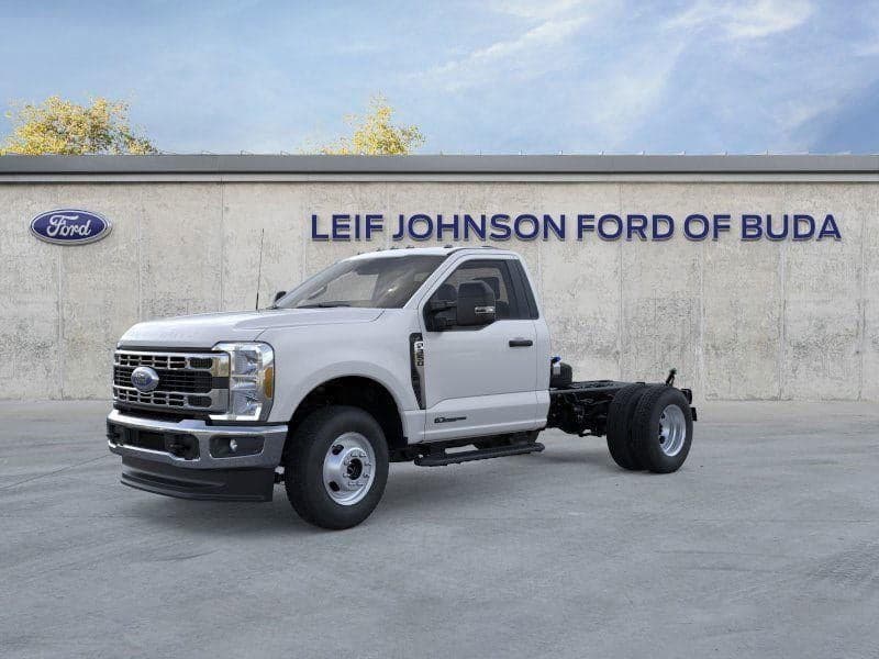 2025 Ford Super Duty F-350 - Image 36