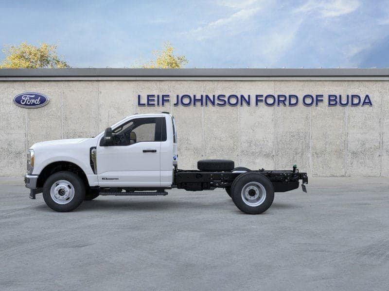 2025 Ford Super Duty F-350 - Image 38