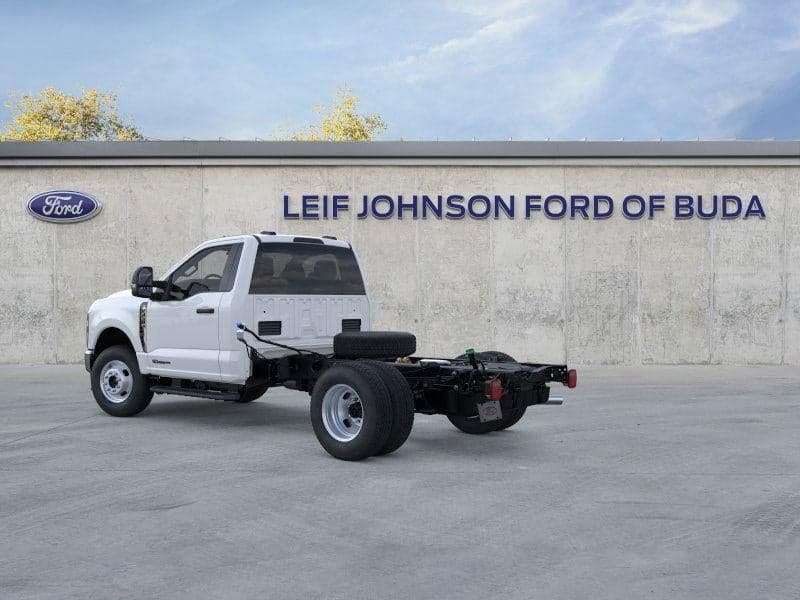 2025 Ford Super Duty F-350 - Image 39