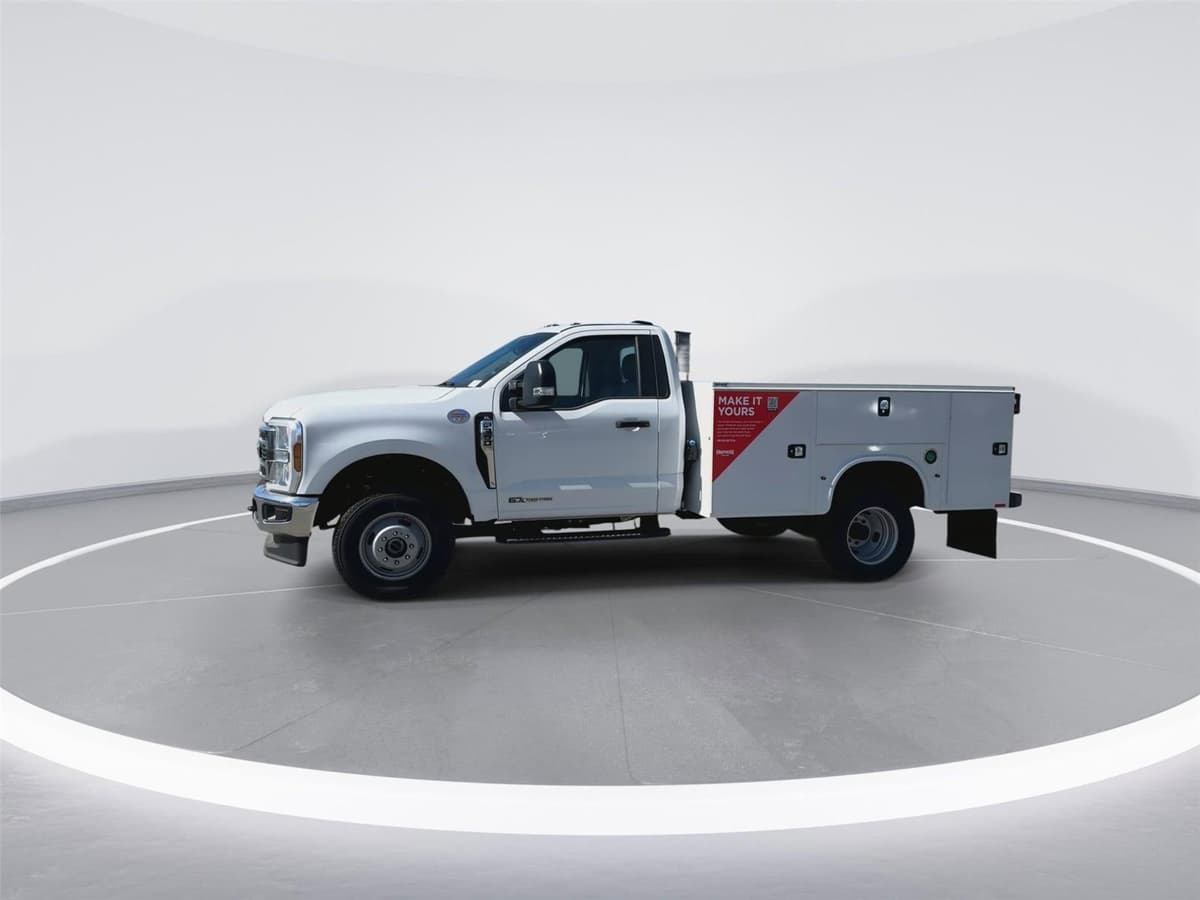 2025 Ford Super Duty F-350 - Image 4