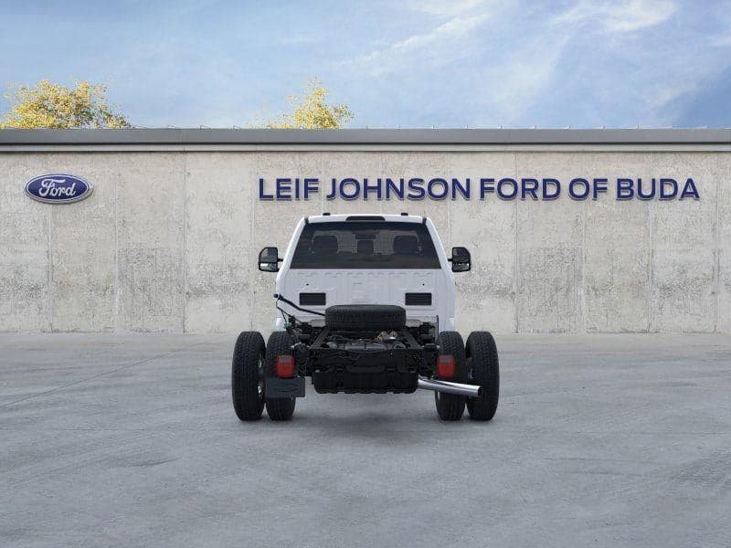 2025 Ford Super Duty F-350 - Image 40