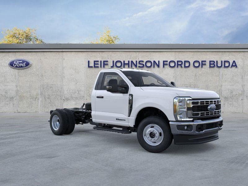 2025 Ford Super Duty F-350 - Image 42