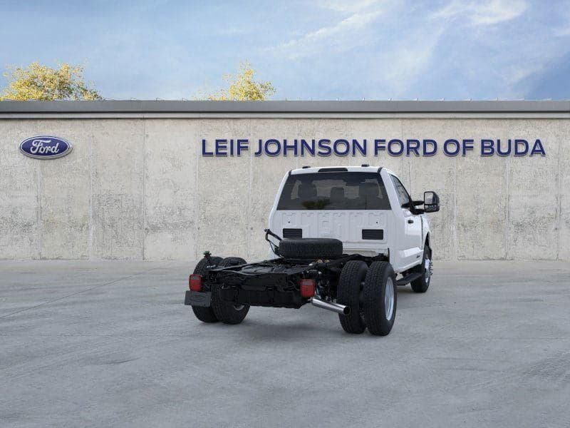 2025 Ford Super Duty F-350 - Image 43