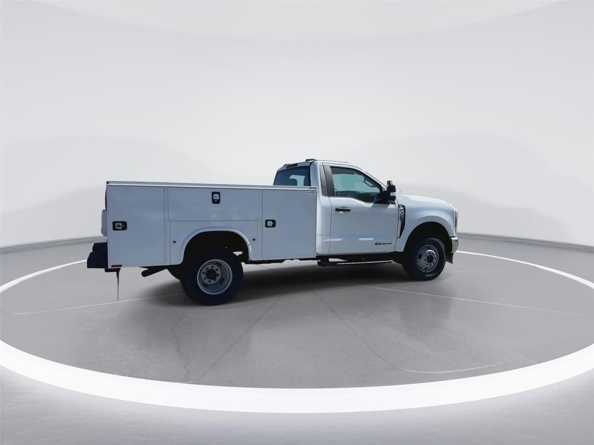 2025 Ford Super Duty F-350 - Image 8