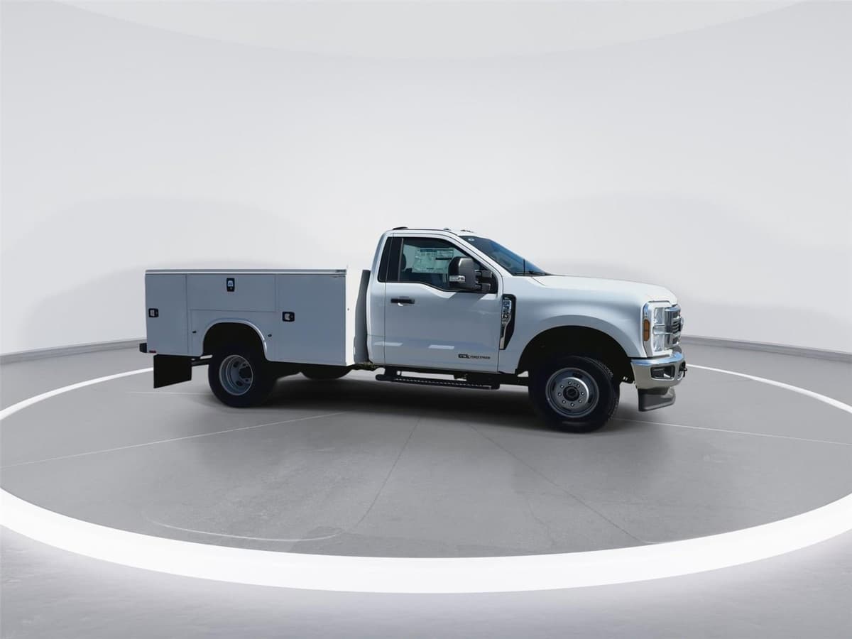 2025 Ford Super Duty F-350 - Image 9