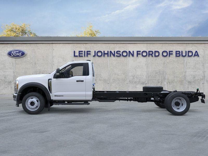 2026 Ford Super Duty F-550 - Image 3