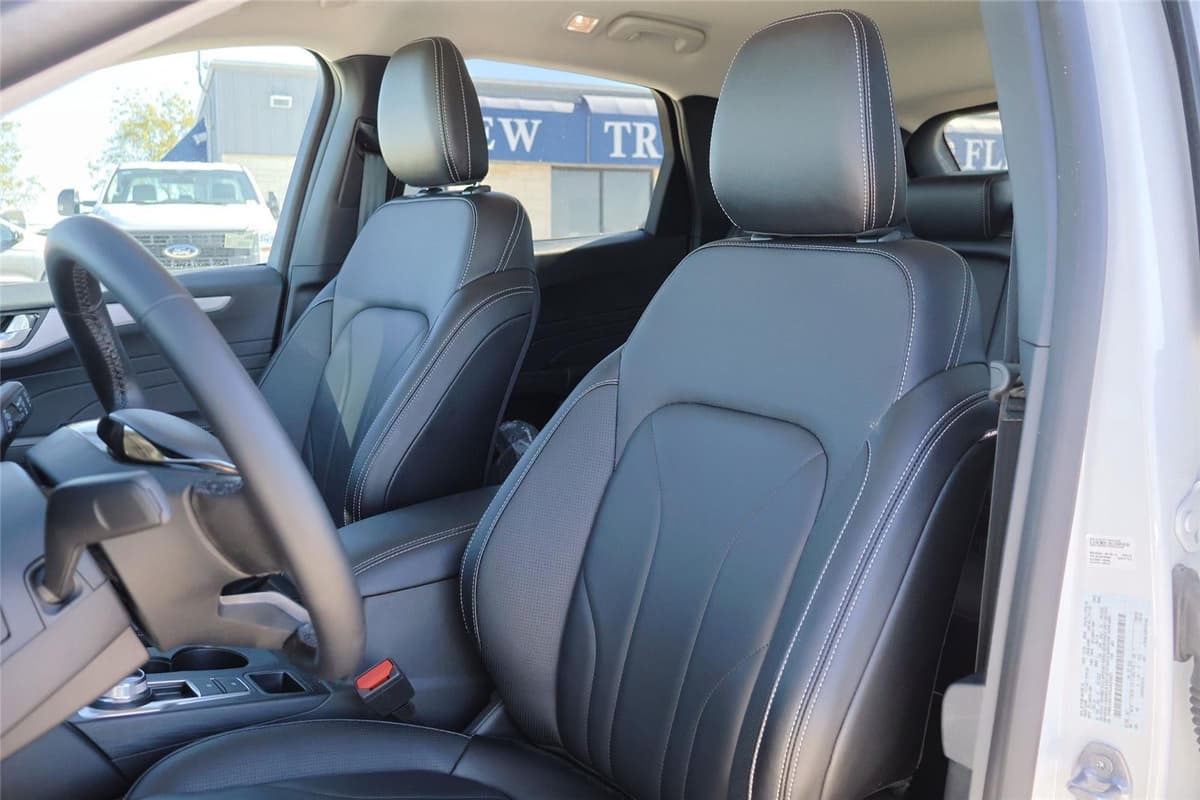 2025 Ford Escape - Image 12