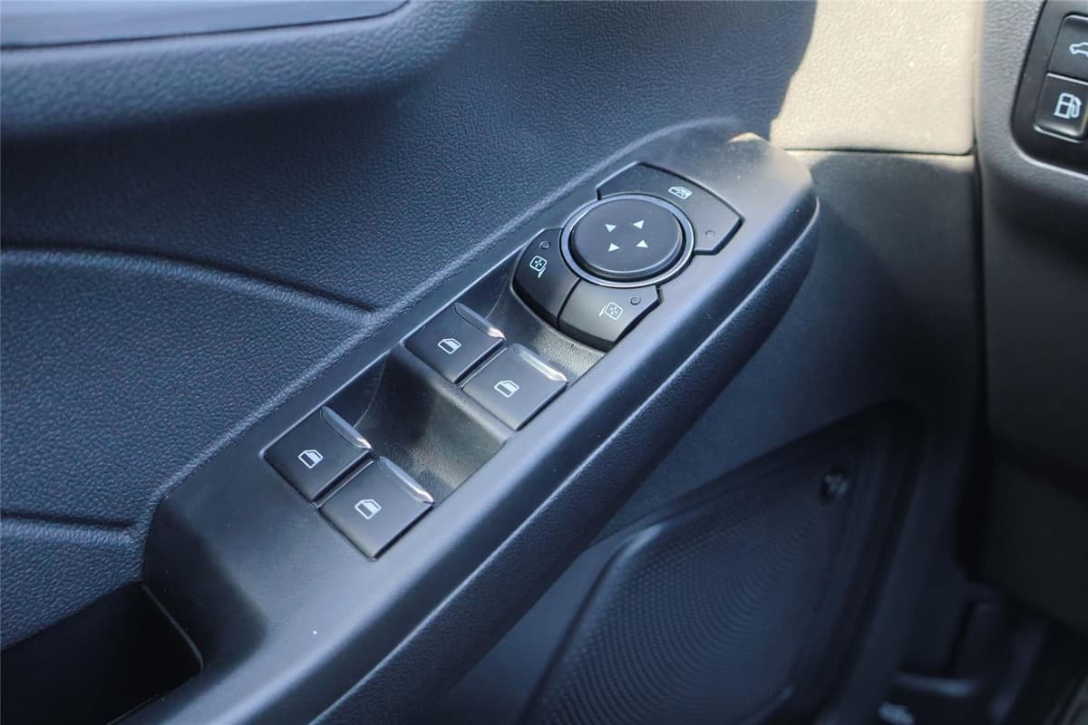 2025 Ford Escape - Image 14