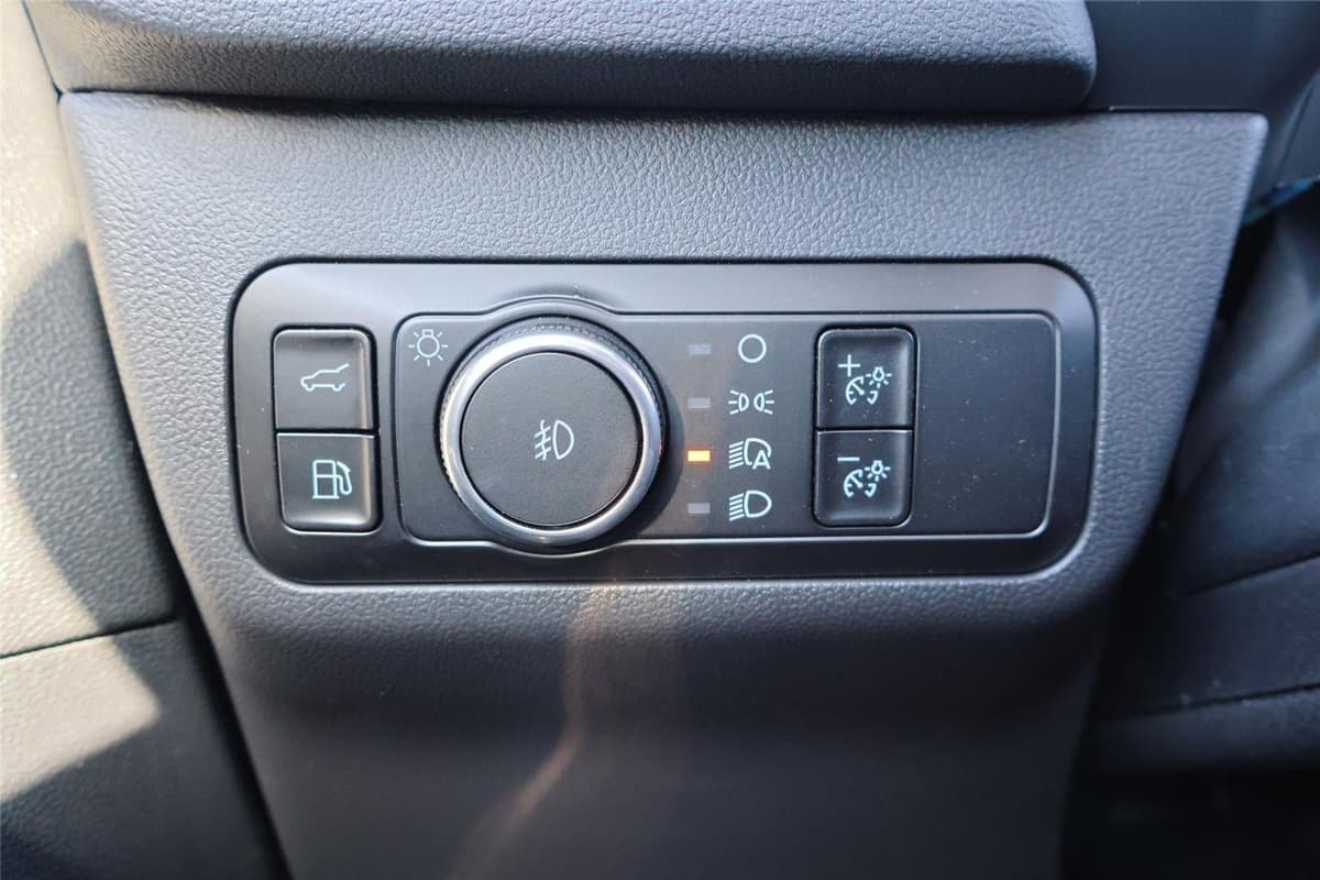 2025 Ford Escape - Image 15