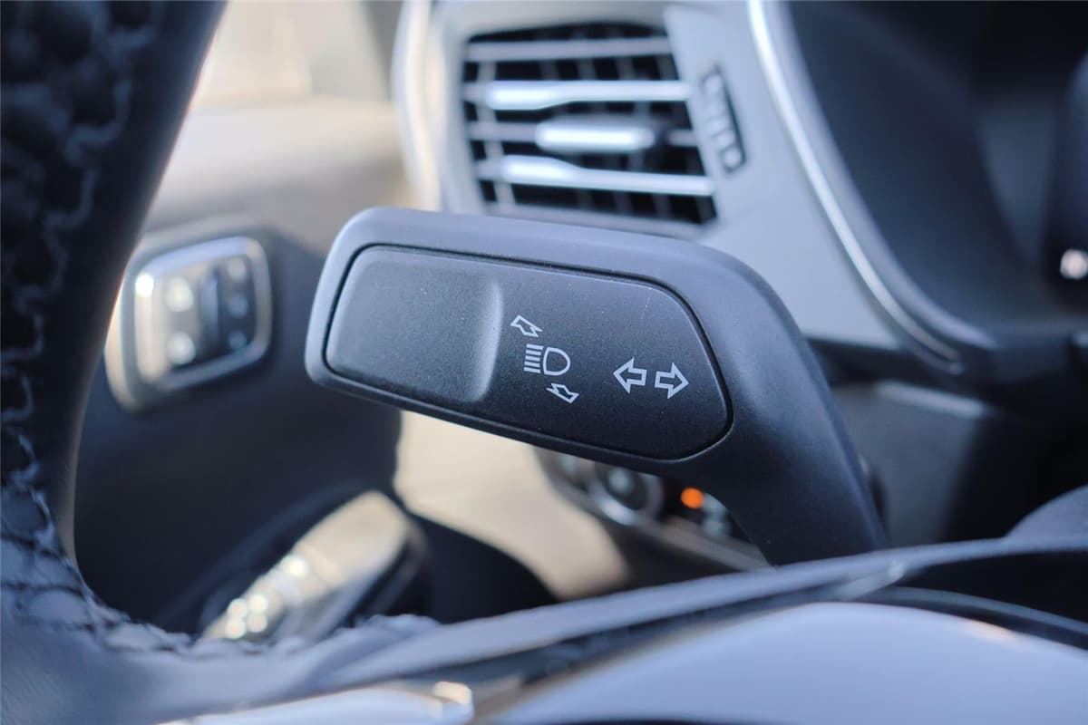 2025 Ford Escape - Image 16