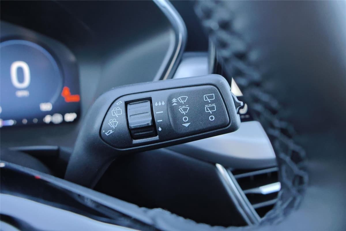 2025 Ford Escape - Image 18