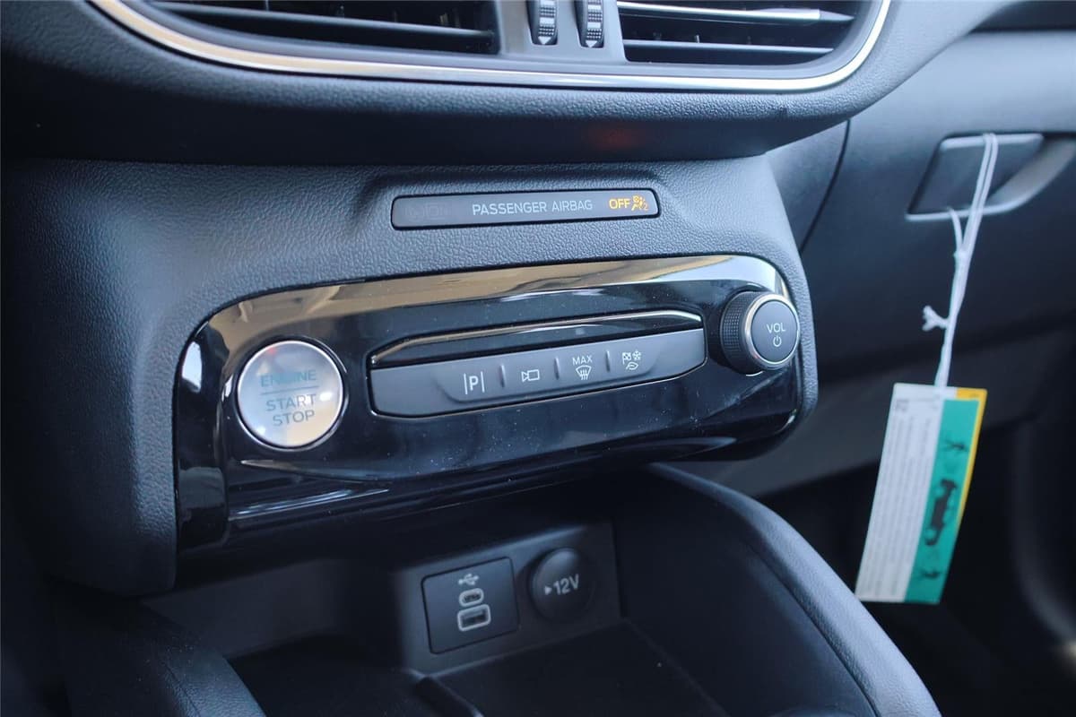 2025 Ford Escape - Image 21