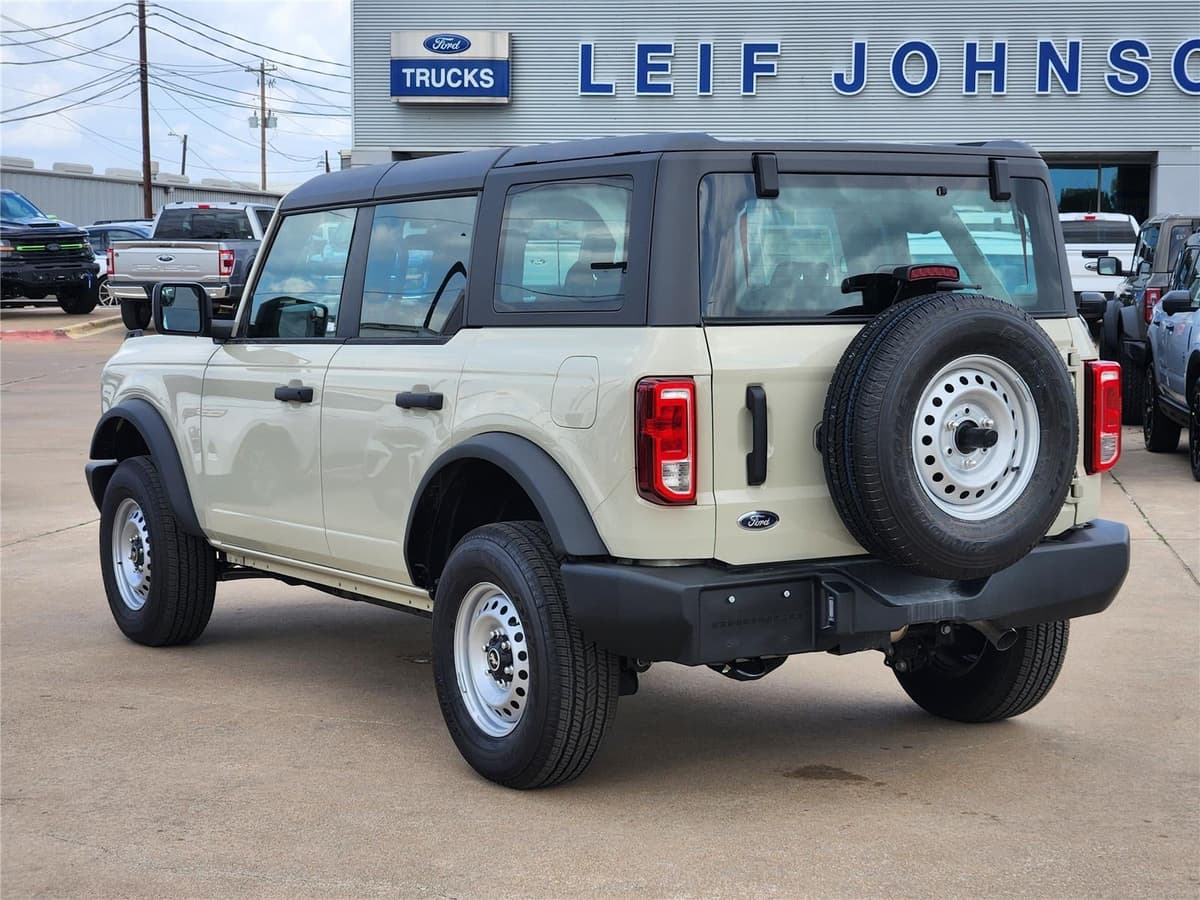 2025 Ford Bronco - Image 3