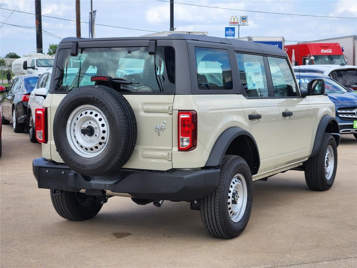 2025 Ford Bronco - Image 4