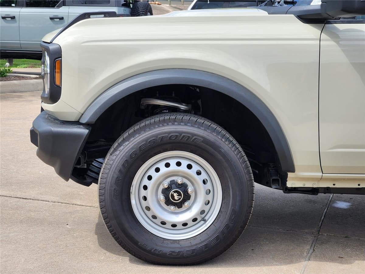 2025 Ford Bronco - Image 6