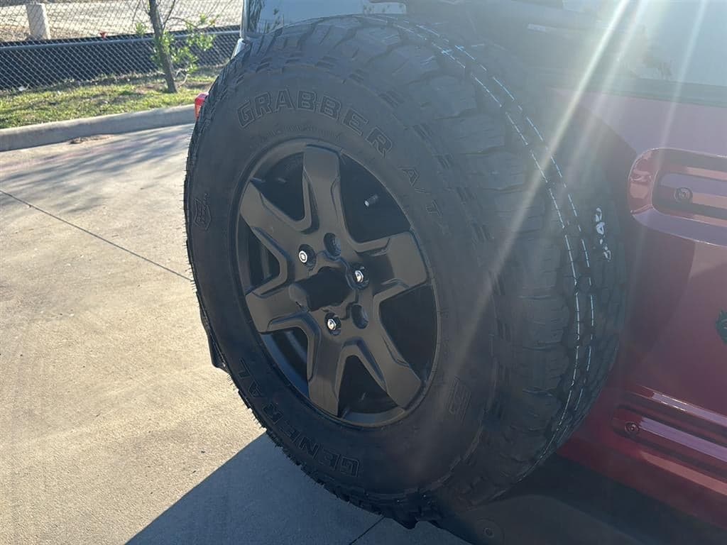 2025 Ford Bronco - Image 8