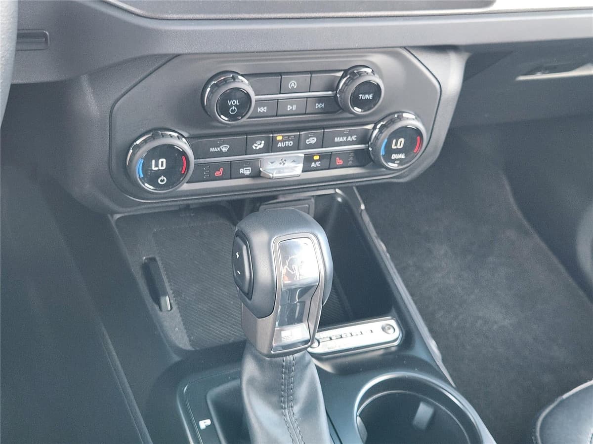 2025 Ford Bronco - Image 14