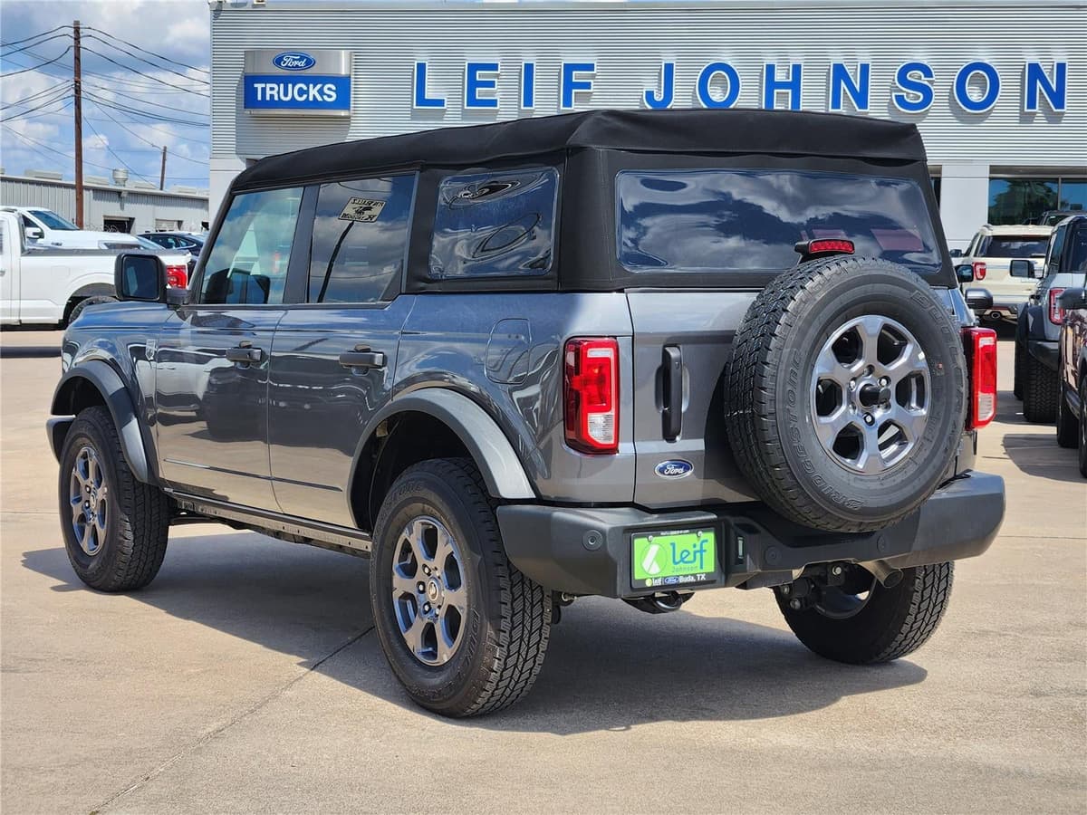 2025 Ford Bronco - Image 3