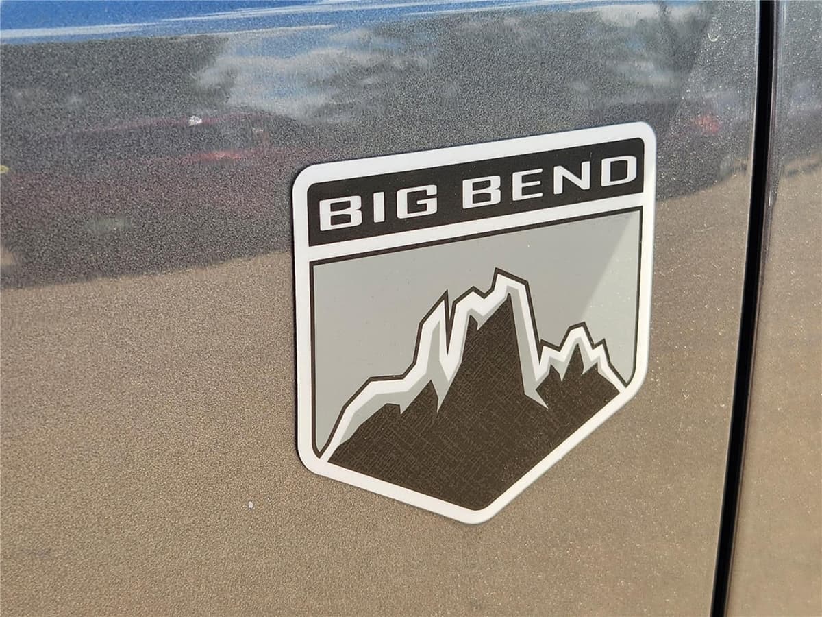 2025 Ford Bronco - Image 8