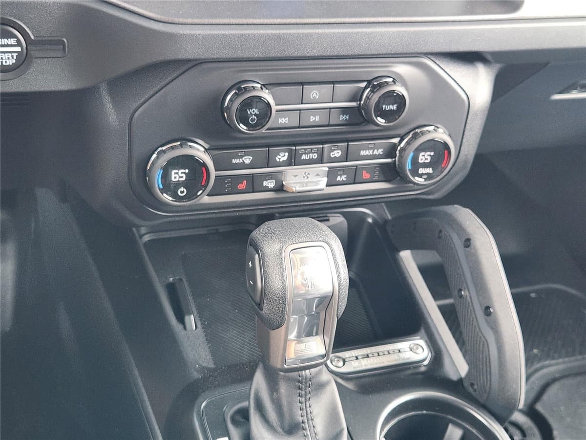 2026 Ford Bronco - Image 14