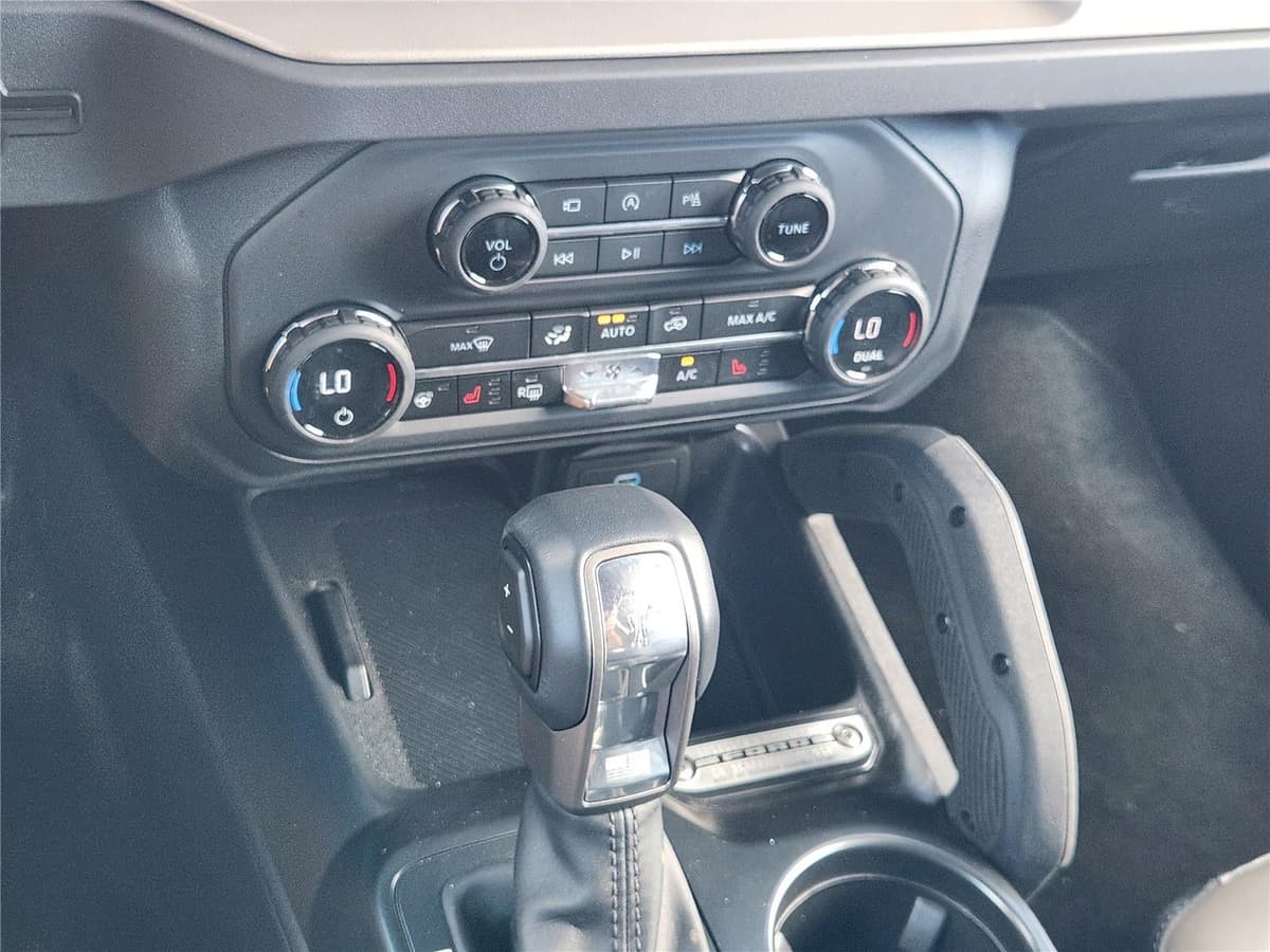 2025 Ford Bronco - Image 14