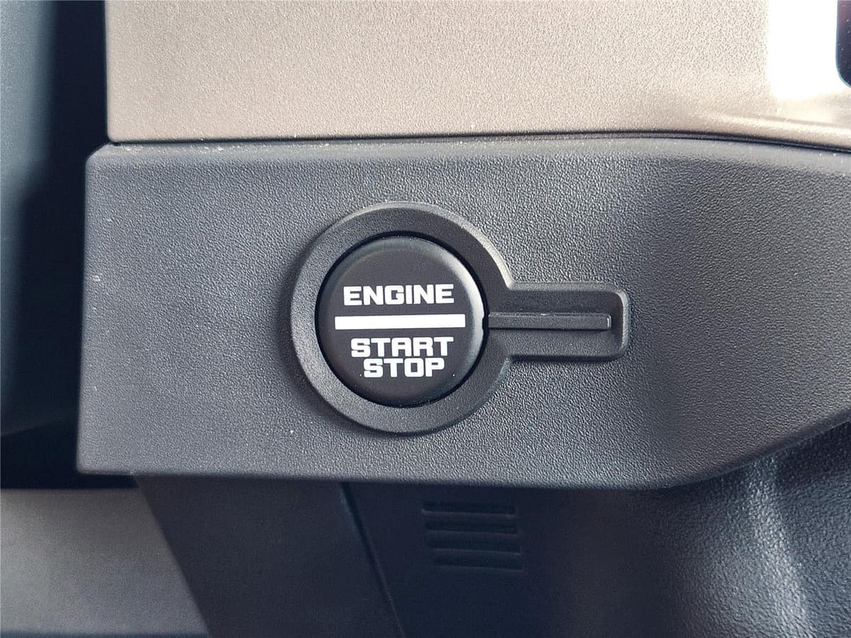 2025 Ford Bronco - Image 16