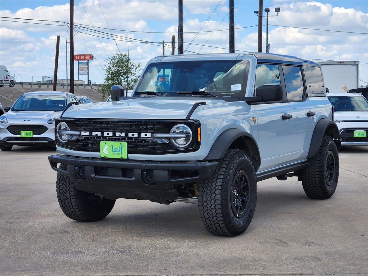 2026 Ford Bronco - Image 2