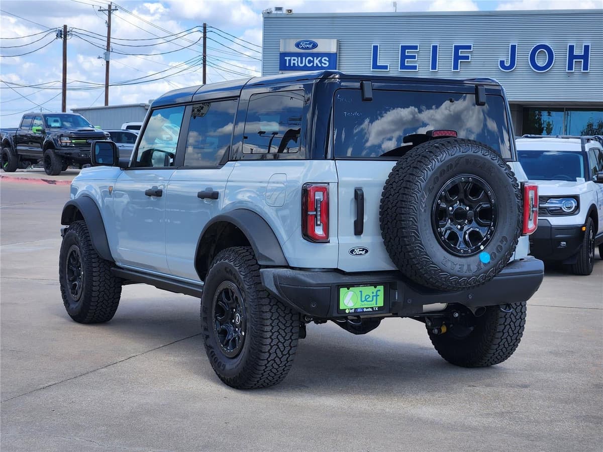 2026 Ford Bronco - Image 3