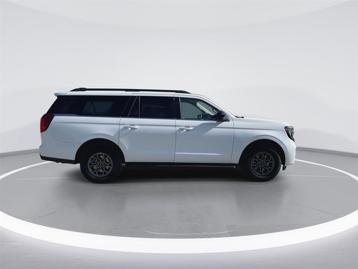 2025 Ford Expedition Max - Image 10
