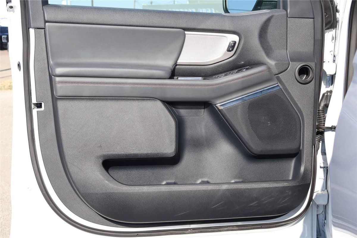 2025 Ford Expedition Max - Image 12