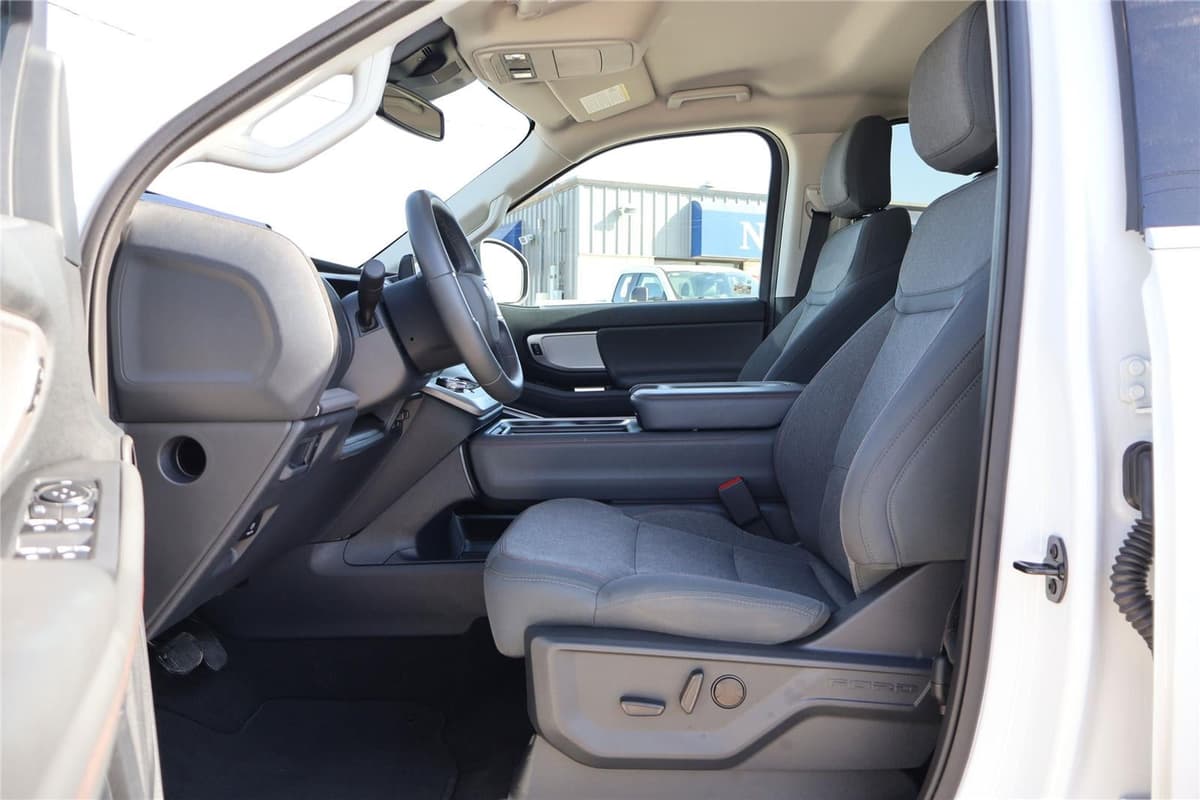 2025 Ford Expedition Max - Image 13