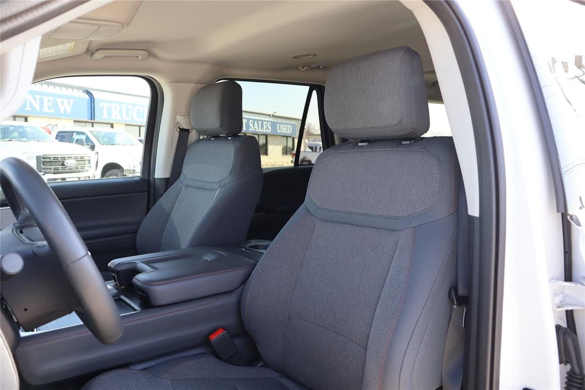 2025 Ford Expedition Max - Image 14