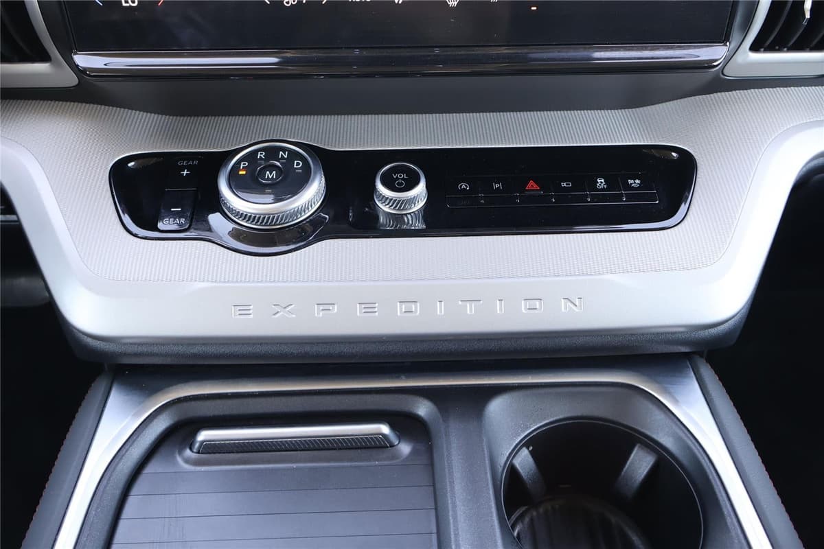 2025 Ford Expedition Max - Image 23