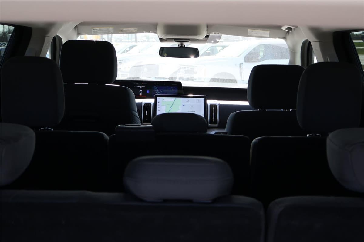 2025 Ford Expedition Max - Image 28