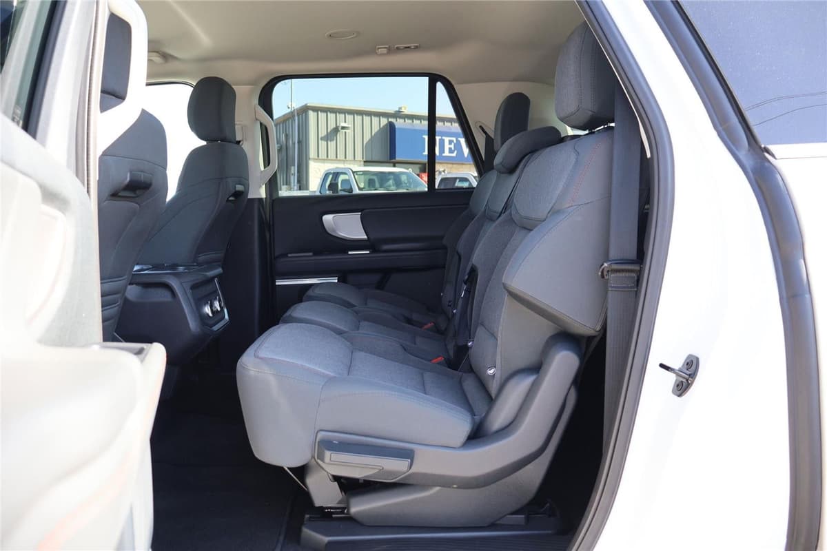 2025 Ford Expedition Max - Image 30