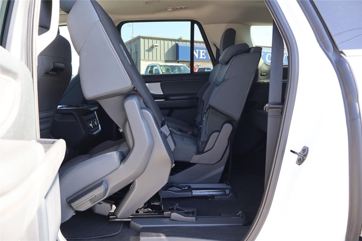 2025 Ford Expedition Max - Image 32