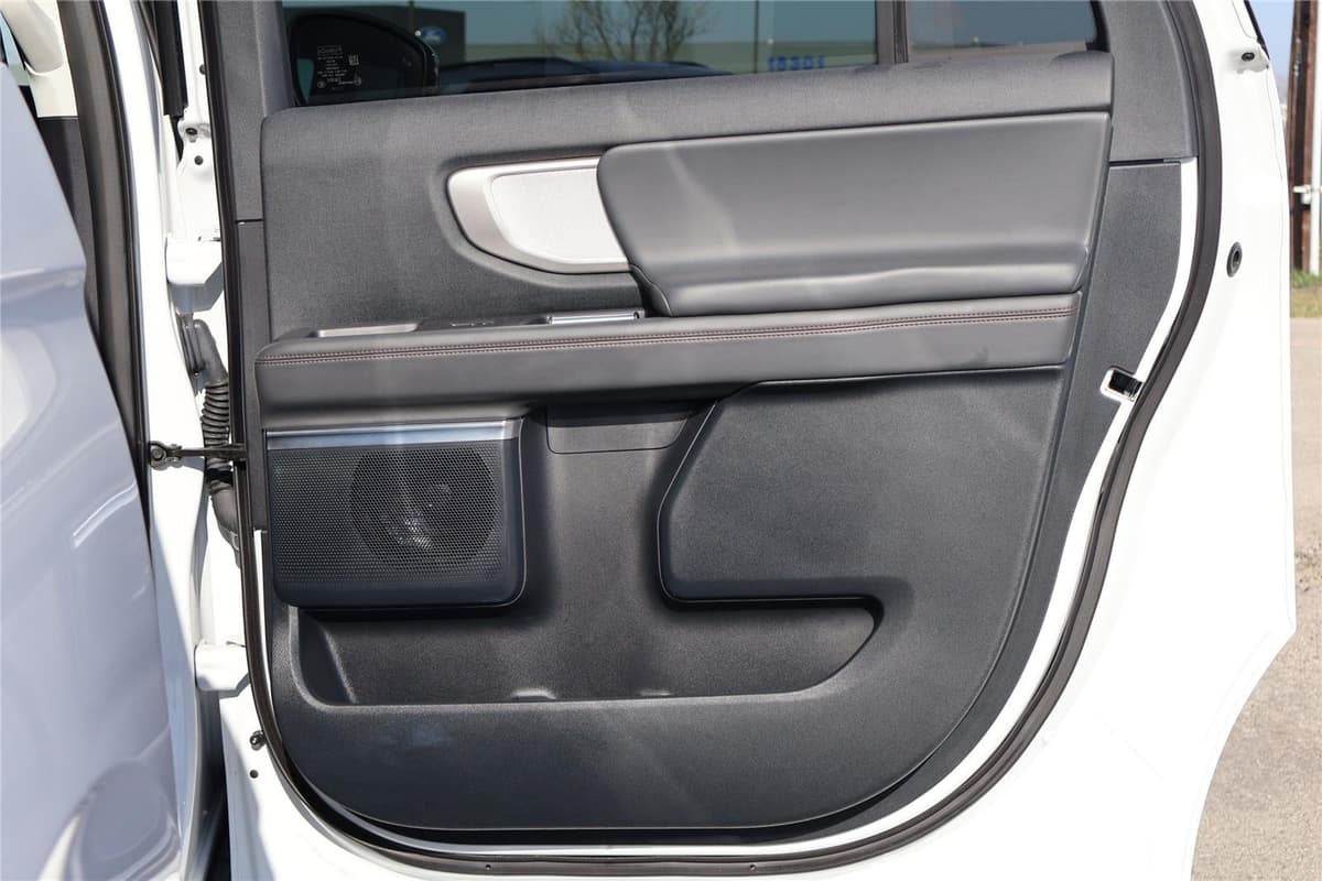 2025 Ford Expedition Max - Image 35