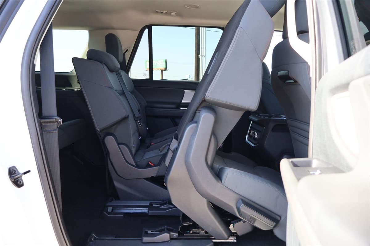 2025 Ford Expedition Max - Image 38